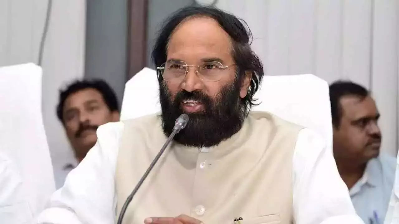 Telangana: पैनिक बाइंग के कारण फ्यूल की डिमांड 25% बढ़ी: उत्तम Telangana: पैनिक बाइंग के कारण फ्यूल की डिमांड 25% बढ़ी: उत्तम