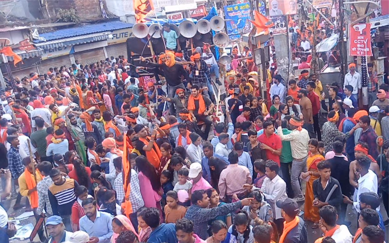 Farrukhabad: रामनवमी पर श्रद्धालुओं की भीड़ हवाई रौनक Farrukhabad: रामनवमी पर श्रद्धालुओं की भीड़ हवाई रौनक