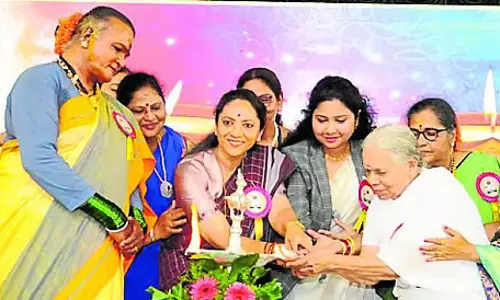 Karnataka : यूनिवर्सिटी महिला दिवस पर अफ़रा-तफ़री Karnataka : यूनिवर्सिटी महिला दिवस पर अफ़रा-तफ़री