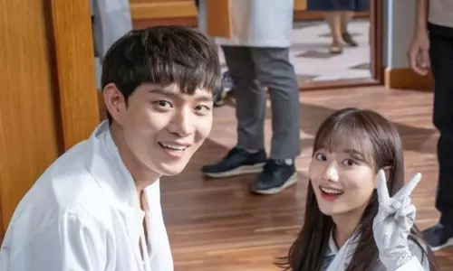 क्या Kim Young Dae और Lee Na Eun डेटिंग कर रहे हैं? क्या Kim Young Dae और Lee Na Eun डेटिंग कर रहे हैं?