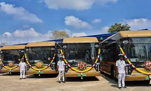 Chennai: प्रीमियम बसों को नया रूप दिया गया, स्टॉप कम होंगे, प्री-बुकिंग ज़रूरी होगी Chennai: प्रीमियम बसों को नया रूप दिया गया, स्टॉप कम होंगे, प्री-बुकिंग ज़रूरी होगी