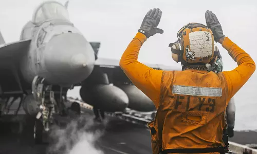 US सेंटकॉम का कहना है कि USS अब्राहम लिंकन ईरान में टारगेट के खिलाफ ऑपरेशन जारी रखे हुए US सेंटकॉम का कहना है कि USS अब्राहम लिंकन ईरान में टारगेट के खिलाफ ऑपरेशन जारी रखे हुए