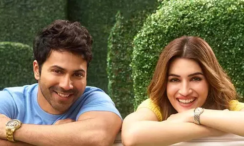 Varun Dhawan और कृति सनोन फॉसिल इंडिया के स्प्रिंग 2026 कलेक्शन में शामिल Varun Dhawan और कृति सनोन फॉसिल इंडिया के स्प्रिंग 2026 कलेक्शन में शामिल