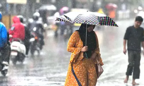 झमाझम बरसेंगे बादल, हल्की बारिश के साथ चलेंगी ठंडी हवाएं झमाझम बरसेंगे बादल, हल्की बारिश के साथ चलेंगी ठंडी हवाएं