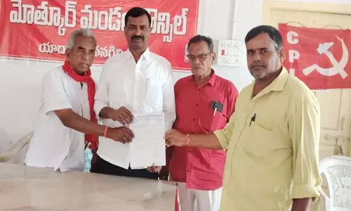 MLC Satyam ने हैंडलूम लोन माफ करने की मांग की MLC Satyam ने हैंडलूम लोन माफ करने की मांग की