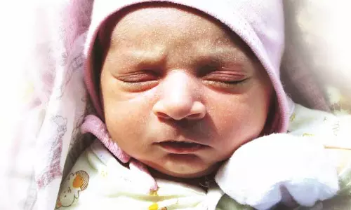 Hamirpur hospital में नवजात को छोड़ने के आरोप में दंपति को हिरासत में लिया गया Hamirpur hospital में नवजात को छोड़ने के आरोप में दंपति को हिरासत में लिया गया
