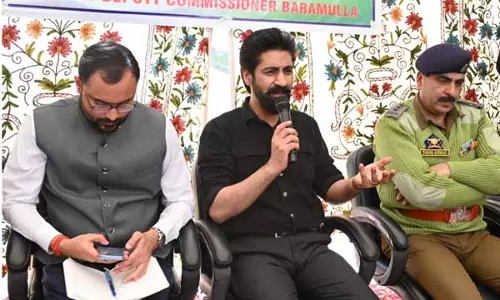 DC Baramulla ने बॉर्डर सब-डिवीजन उरी का दौरा किया DC Baramulla ने बॉर्डर सब-डिवीजन उरी का दौरा किया