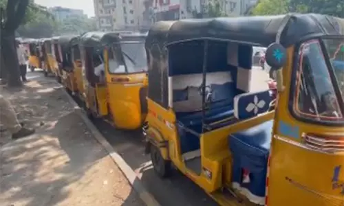 Telangana: ईंधन की कमी के कारण खैरताबाद गैस स्टेशन पर ऑटोरिक्शा की लंबी कतारें