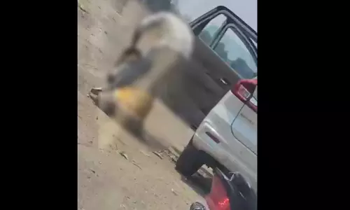 दिनदहाड़े पत्नी की हत्या का LIVE वीडियो...गला काटने के बाद पति ने ऊपर चढ़ा दी कार
