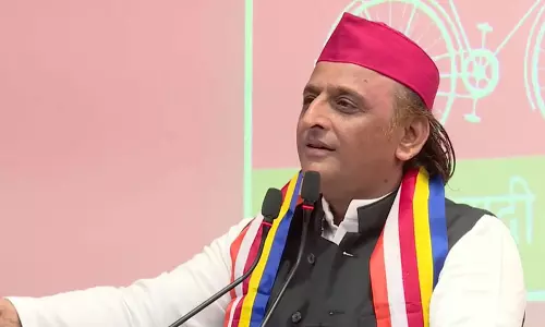 एक कचौरी, एक समोसा...अब नहीं रहा गैस पर भरोसा: LPG की चिंताओं के बीच अखिलेश यादव का BJP पर तंज