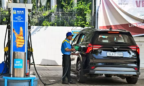 पेट्रोलियम मंत्रालय ने कहा, देश में पेट्रोल, डीज़ल, LPG की कोई कमी नहीं पेट्रोलियम मंत्रालय ने कहा, देश में पेट्रोल, डीज़ल, LPG की कोई कमी नहीं