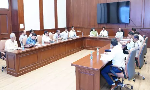 MMTS सर्विस सुधारने पर CM रेवंत रेड्डी का ज़ोर
