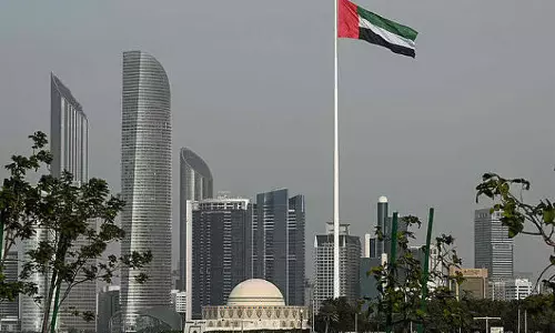 Abu Dhabi में इंटरसेप्टेड मिसाइल का मलबा गिरा, दो की मौत और तीन घायल Abu Dhabi में इंटरसेप्टेड मिसाइल का मलबा गिरा, दो की मौत और तीन घायल