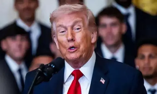 US-Iran बातचीत रुकने पर ट्रंप ने चेतावनी दी US-Iran बातचीत रुकने पर ट्रंप ने चेतावनी दी