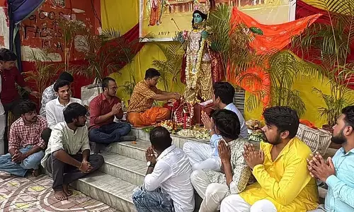 नारों और जवाबी नारों के बीच जादवपुर में Ram Puja नारों और जवाबी नारों के बीच जादवपुर में Ram Puja