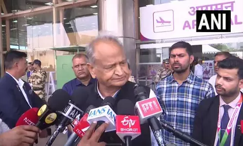 मंत्रियों के बेटों को सत्ता से दूर रखें: जयपुर में Ashok Gehlot की नसीहत