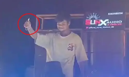 CG: बारात के दौरान चाकूबाजी, समझाइश देने पर युवक पर हमला CG: बारात के दौरान चाकूबाजी, समझाइश देने पर युवक पर हमला
