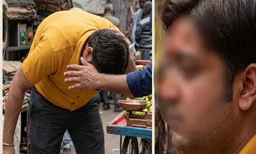 चुनावी प्रचार के दौरान बीजेपी रैली पर हमला, सब-इंस्पेक्टर घायल चुनावी प्रचार के दौरान बीजेपी रैली पर हमला, सब-इंस्पेक्टर घायल