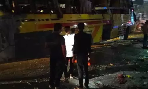 भीषण सड़क हादसा: पिकअप से टकराई बस, 10 की मौके पर मौत
