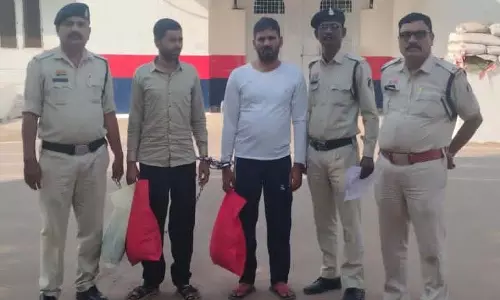 फिल्मी स्टाइल ATM में चोरी का खुलासा, अंतरराज्यीय गिरोह के 2 आरोपी गिरफ्तार फिल्मी स्टाइल ATM में चोरी का खुलासा, अंतरराज्यीय गिरोह के 2 आरोपी गिरफ्तार