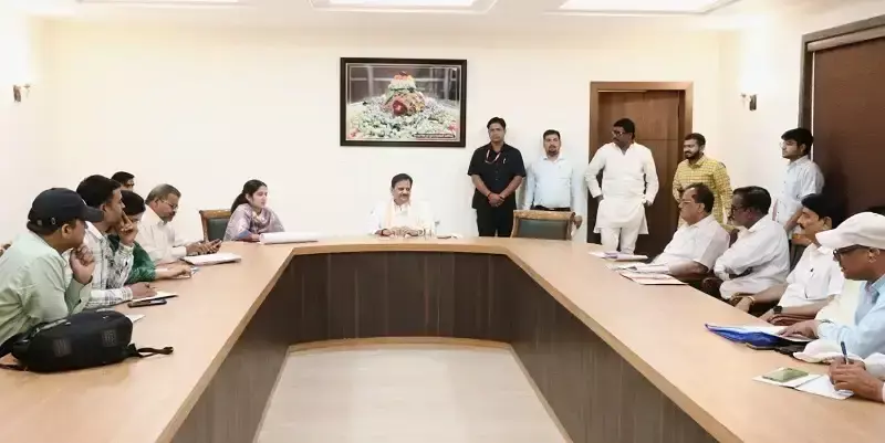 Bhopal: उप मुख्यमंत्री ने कार्यों की प्रगति पर ली जानकारी Bhopal: उप मुख्यमंत्री ने कार्यों की प्रगति पर ली जानकारी