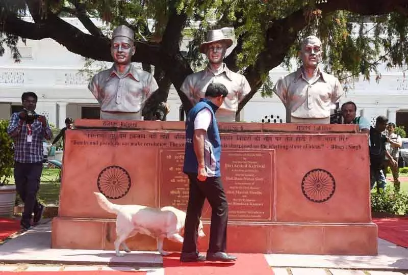 Delhi विधानसभा को फिर बम से उड़ाने की धमकी मिली Delhi विधानसभा को फिर बम से उड़ाने की धमकी मिली