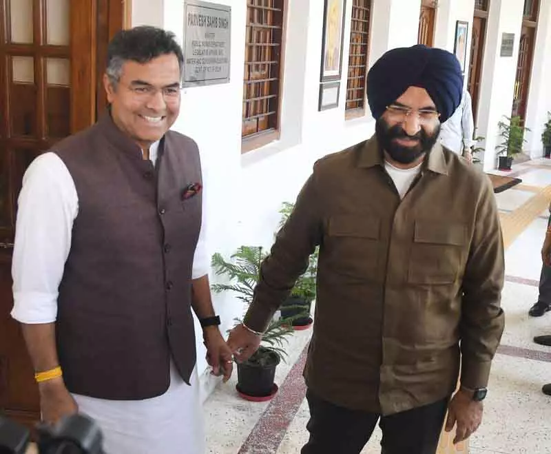 Delhi वर्मा की शीश महल पर बहस: शहंशाह-ए-आलम और रहमान डकैत का विवाद Delhi वर्मा की शीश महल पर बहस: शहंशाह-ए-आलम और रहमान डकैत का विवाद