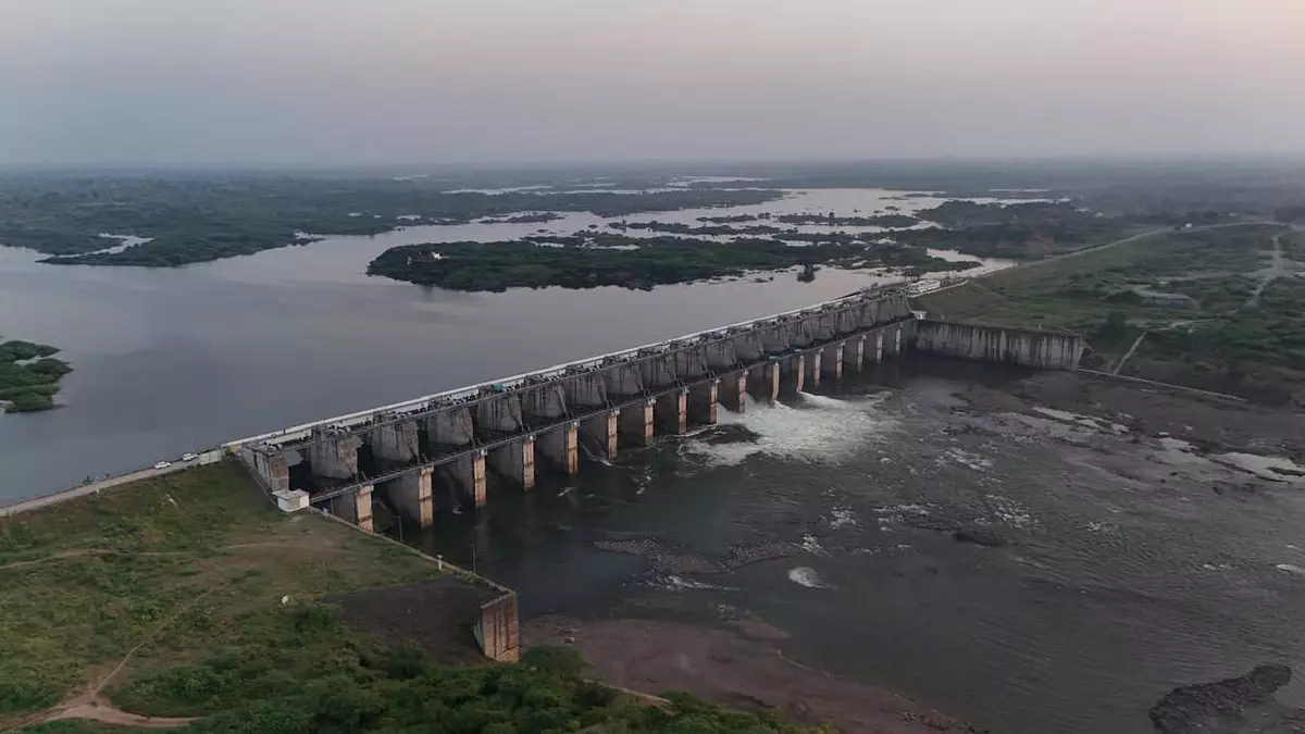 Jalgaon : शेलगांव बैराज सिंचाई परियोजना को ₹1,407 करोड़ की मंज़ूरी से बढ़ावा मिला Jalgaon : शेलगांव बैराज सिंचाई परियोजना को ₹1,407 करोड़ की मंज़ूरी से बढ़ावा मिला
