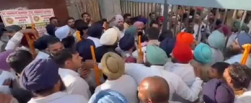 सीनियर अधिकारियों के दबाव पर विवाद के बाद बाघापुराना के SDM बबनदीप वालिया का ट्रांसफर सीनियर अधिकारियों के दबाव पर विवाद के बाद बाघापुराना के SDM बबनदीप वालिया का ट्रांसफर