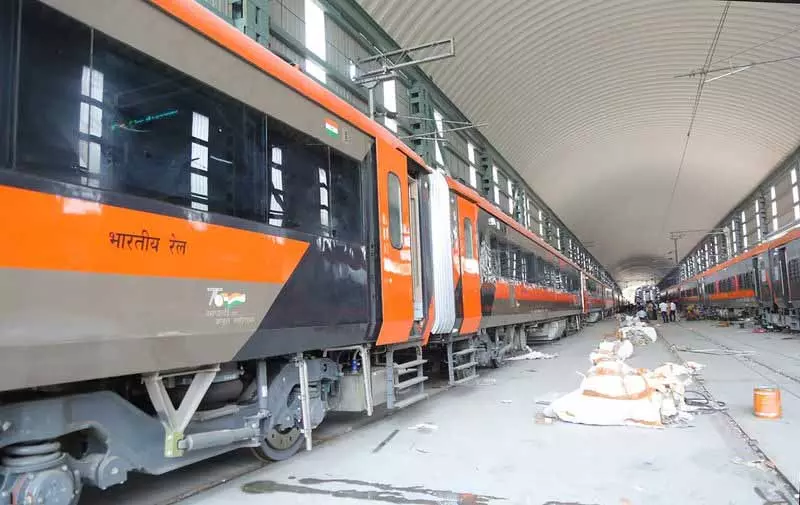 Jalandhar: पहली बार, रेल कोच फैक्ट्री ने वंदे भारत ट्रेन के 16 कोच बनाए Jalandhar: पहली बार, रेल कोच फैक्ट्री ने वंदे भारत ट्रेन के 16 कोच बनाए