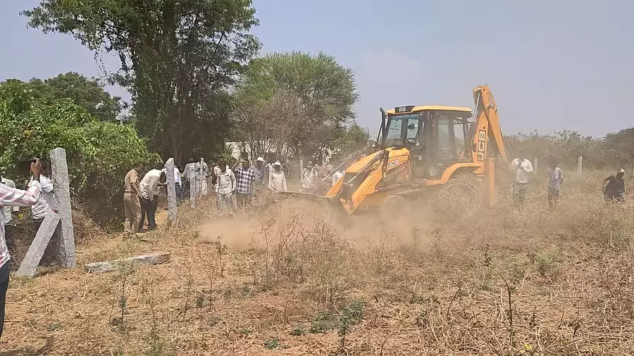 Government ने ₹2,172 करोड़ की ज़मीन अपने कब्ज़े में ली: 533 एकड़ ज़मीन से कब्ज़ा हटाया गया Government ने ₹2,172 करोड़ की ज़मीन अपने कब्ज़े में ली: 533 एकड़ ज़मीन से कब्ज़ा हटाया गया