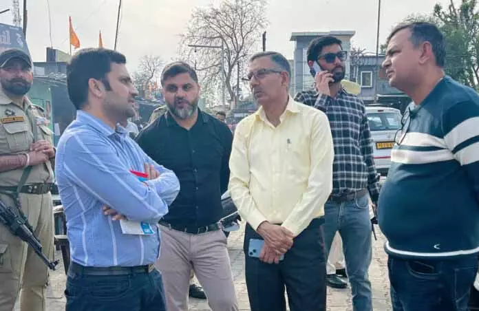 DC Kathua ने लखनपुर कॉरिडोर में प्रस्तावित कायाकल्प कार्यों की समीक्षा की DC Kathua ने लखनपुर कॉरिडोर में प्रस्तावित कायाकल्प कार्यों की समीक्षा की