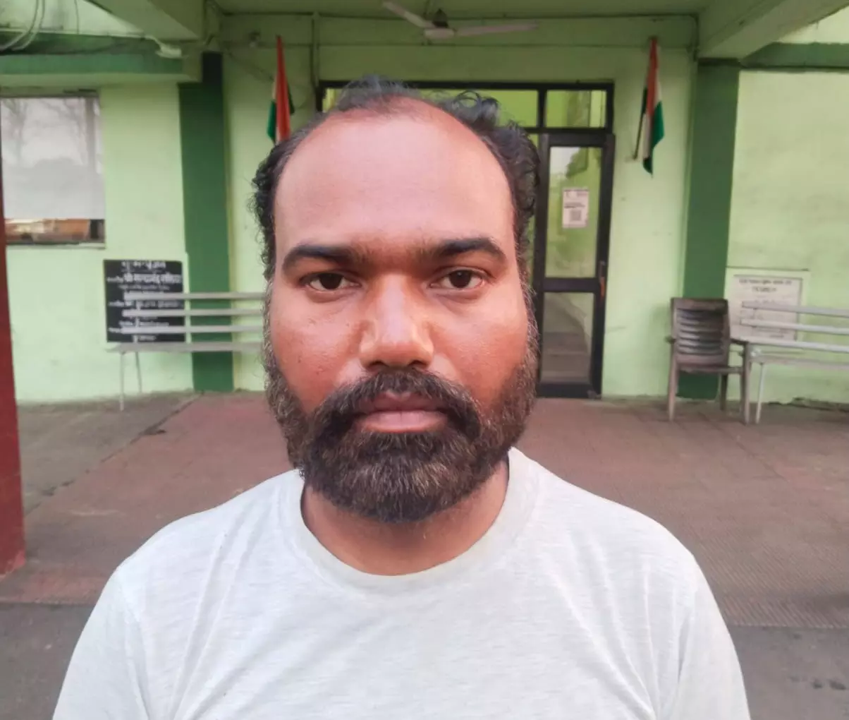किराया मांगने पर भड़का आरोपी, प्लांट कर्मी पर डंडे से किया जानलेवा हमला किराया मांगने पर भड़का आरोपी, प्लांट कर्मी पर डंडे से किया जानलेवा हमला