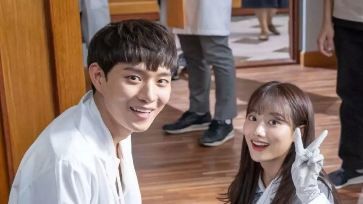 क्या Kim Young Dae और Lee Na Eun डेटिंग कर रहे हैं? क्या Kim Young Dae और Lee Na Eun डेटिंग कर रहे हैं?
