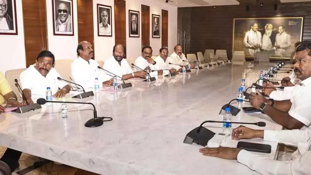 DMK गठबंधन: सीटों के बंटवारे को लेकर लेफ्ट पार्टियां नाराज़ DMK गठबंधन: सीटों के बंटवारे को लेकर लेफ्ट पार्टियां नाराज़