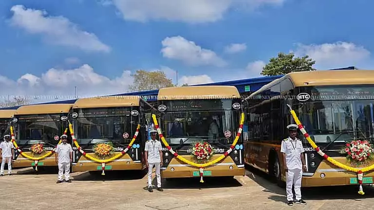 Chennai: प्रीमियम बसों को नया रूप दिया गया, स्टॉप कम होंगे, प्री-बुकिंग ज़रूरी होगी Chennai: प्रीमियम बसों को नया रूप दिया गया, स्टॉप कम होंगे, प्री-बुकिंग ज़रूरी होगी