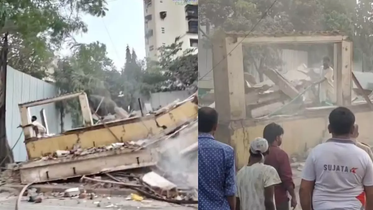अंधेरी वेस्ट बिल्डिंग गिराने से सड़क पर मलबा गिरने से सुरक्षा संबंधी चिंताएं बढ़ीं; BMC ने जवाब दिया अंधेरी वेस्ट बिल्डिंग गिराने से सड़क पर मलबा गिरने से सुरक्षा संबंधी चिंताएं बढ़ीं; BMC ने जवाब दिया