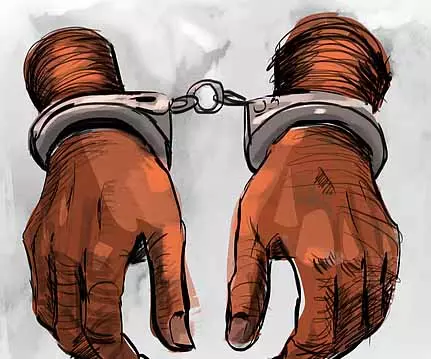 Tirunelveli में मूर्ति तोड़ने के आरोप में 3 लोगों को गुंडा एक्ट के तहत हिरासत में लिया गया Tirunelveli में मूर्ति तोड़ने के आरोप में 3 लोगों को गुंडा एक्ट के तहत हिरासत में लिया गया