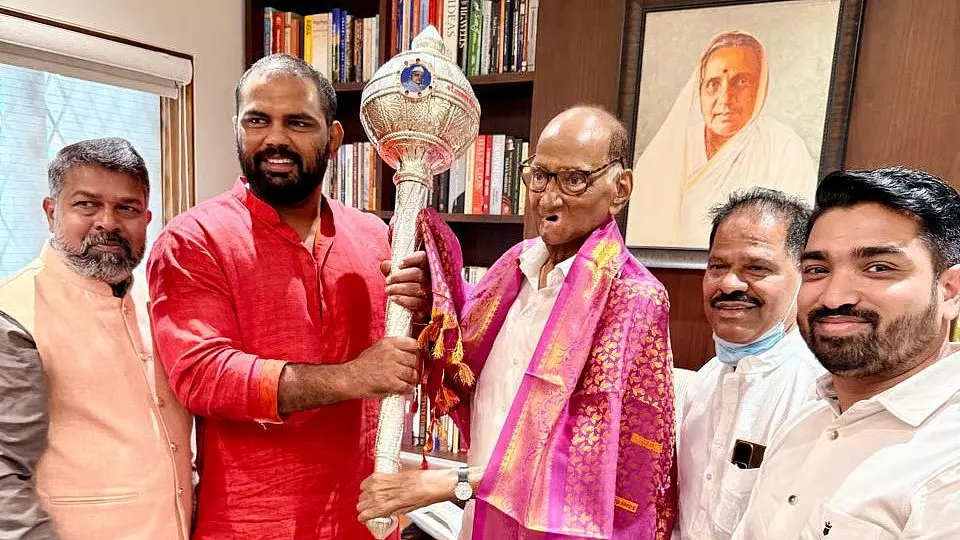 Pune : शरद पवार ने पहलवान हर्षवर्धन सदगीर को आर्थिक मदद दी Pune : शरद पवार ने पहलवान हर्षवर्धन सदगीर को आर्थिक मदद दी