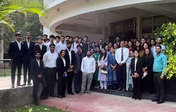 जेयू लॉ स्कूल ने J&K न्यायिक सेवा में सफल छात्रों को सम्मानित किया जेयू लॉ स्कूल ने J&K न्यायिक सेवा में सफल छात्रों को सम्मानित किया