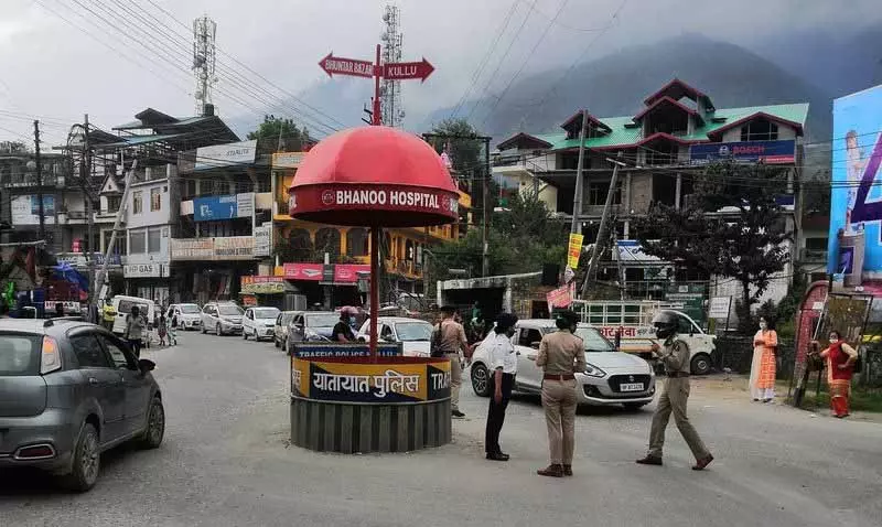 नशे में धुत बाइकर ने मदद के लिए बुलाया, Bhuntar में तय समय से ज़्यादा रुकने पर युगांडा की महिला गिरफ्तार नशे में धुत बाइकर ने मदद के लिए बुलाया, Bhuntar में तय समय से ज़्यादा रुकने पर युगांडा की महिला गिरफ्तार