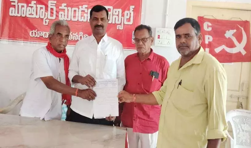 MLC Satyam ने हैंडलूम लोन माफ करने की मांग की MLC Satyam ने हैंडलूम लोन माफ करने की मांग की