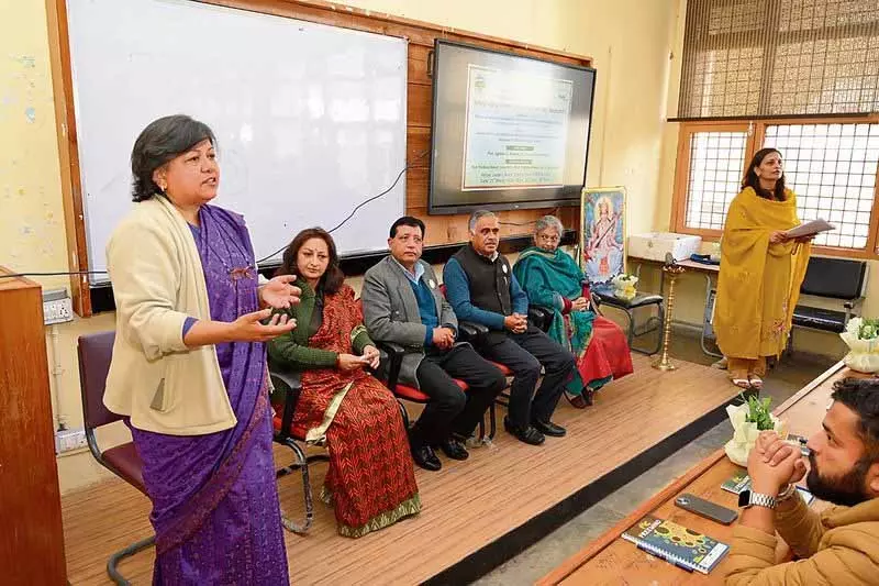 HPU के स्कॉलर्स, फैकल्टी मेंबर्स को एजुकेशन, रिसर्च में जेंडर-बेस्ड नजरिए को इंटीग्रेट करने की ट्रेनिंग दी गई HPU के स्कॉलर्स, फैकल्टी मेंबर्स को एजुकेशन, रिसर्च में जेंडर-बेस्ड नजरिए को इंटीग्रेट करने की ट्रेनिंग दी गई