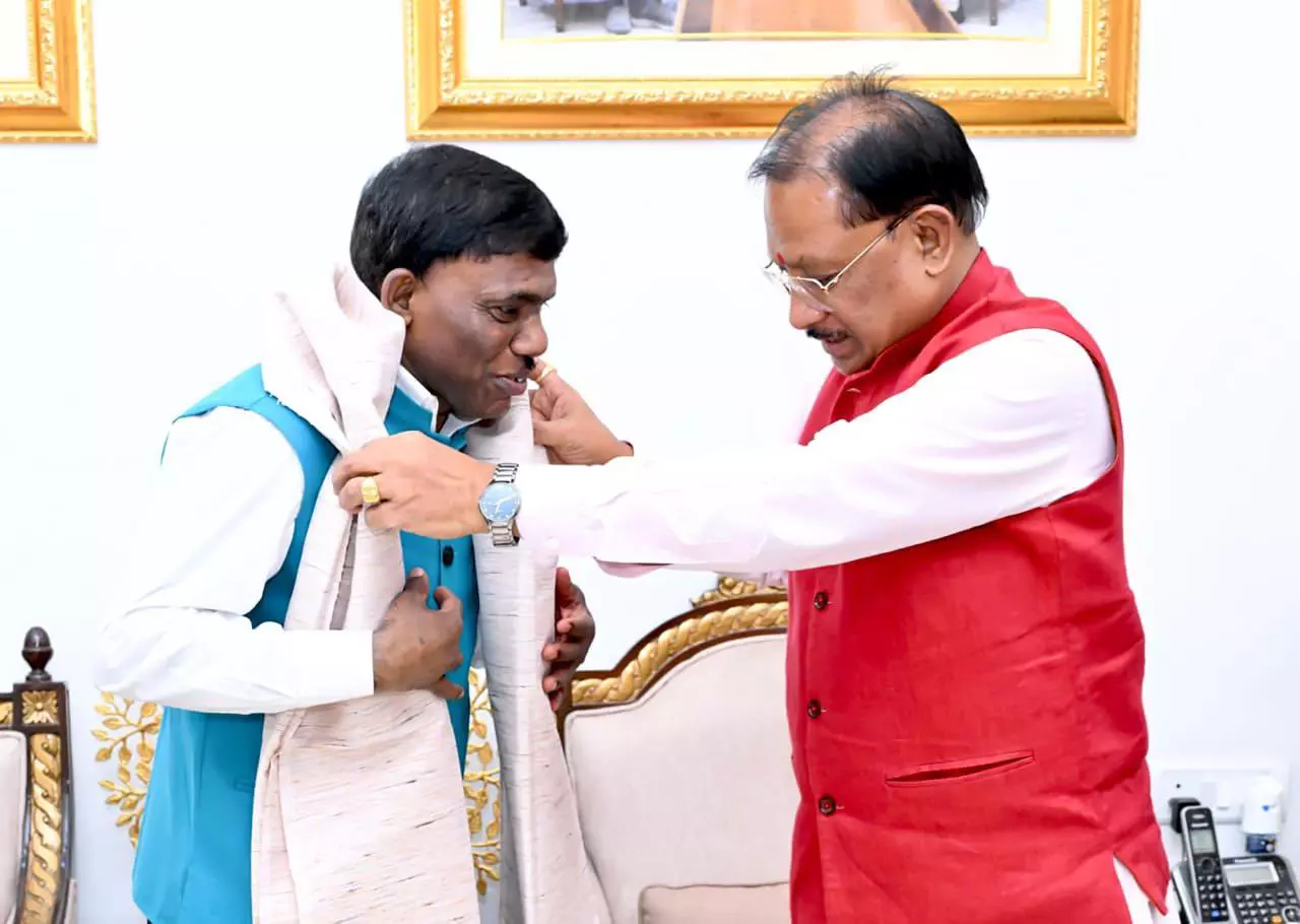CM साय से गोवा के मंत्री रमेश तावड़कर ने की आत्मीय भेंट CM साय से गोवा के मंत्री रमेश तावड़कर ने की आत्मीय भेंट
