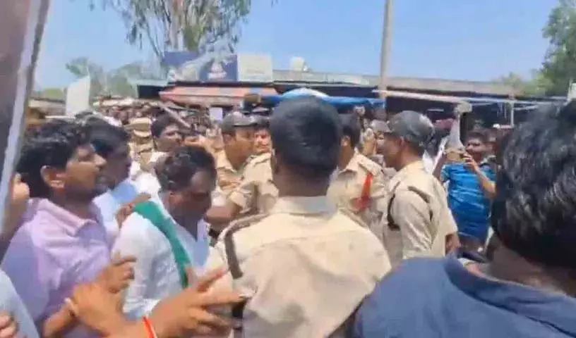 Industrial Park की ज़मीन के नोटिफिकेशन से किसान नाराज़ Industrial Park की ज़मीन के नोटिफिकेशन से किसान नाराज़