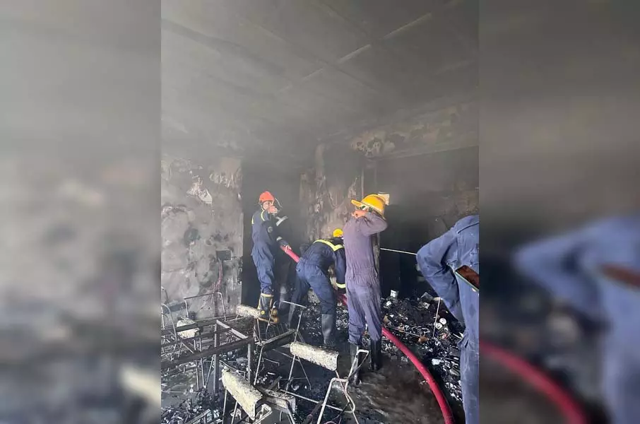 ऊंची इमारत में लगी आग, 50 लोगों को बचाया गया ऊंची इमारत में लगी आग, 50 लोगों को बचाया गया