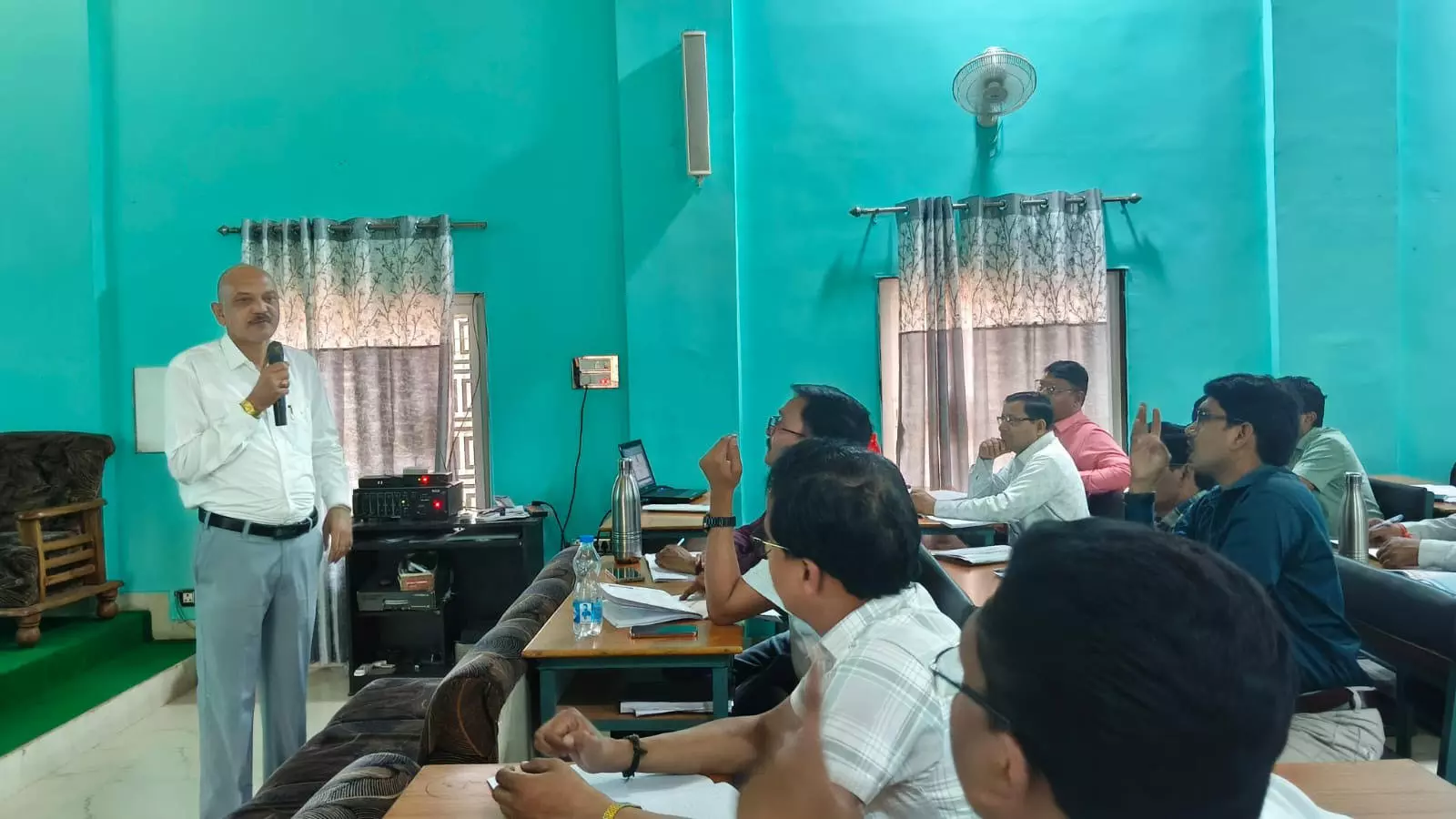 जनगणना के लिए फील्ड ट्रेनर्स को मिला प्रशिक्षण जनगणना के लिए फील्ड ट्रेनर्स को मिला प्रशिक्षण
