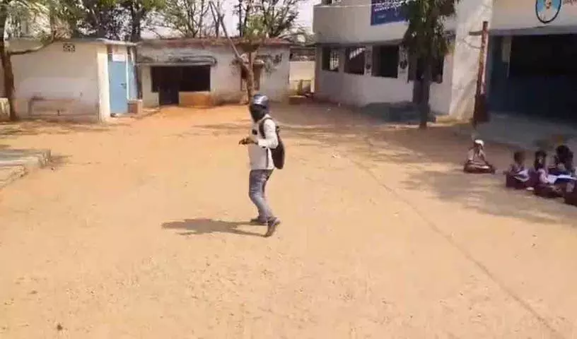 Kodangal में तेलुगु टीचर ने छात्रा के साथ किया गलत व्यवहार Kodangal में तेलुगु टीचर ने छात्रा के साथ किया गलत व्यवहार