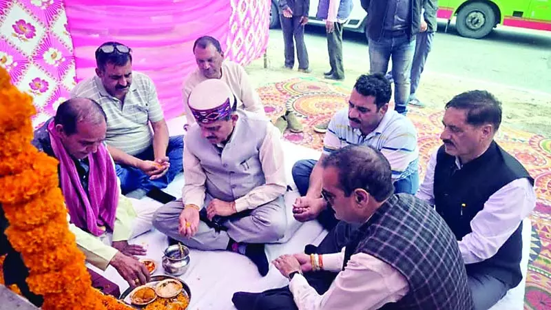 नोली खड्ड पर 22 मीटर स्पैन पुल का किया शिलान्यास नोली खड्ड पर 22 मीटर स्पैन पुल का किया शिलान्यास