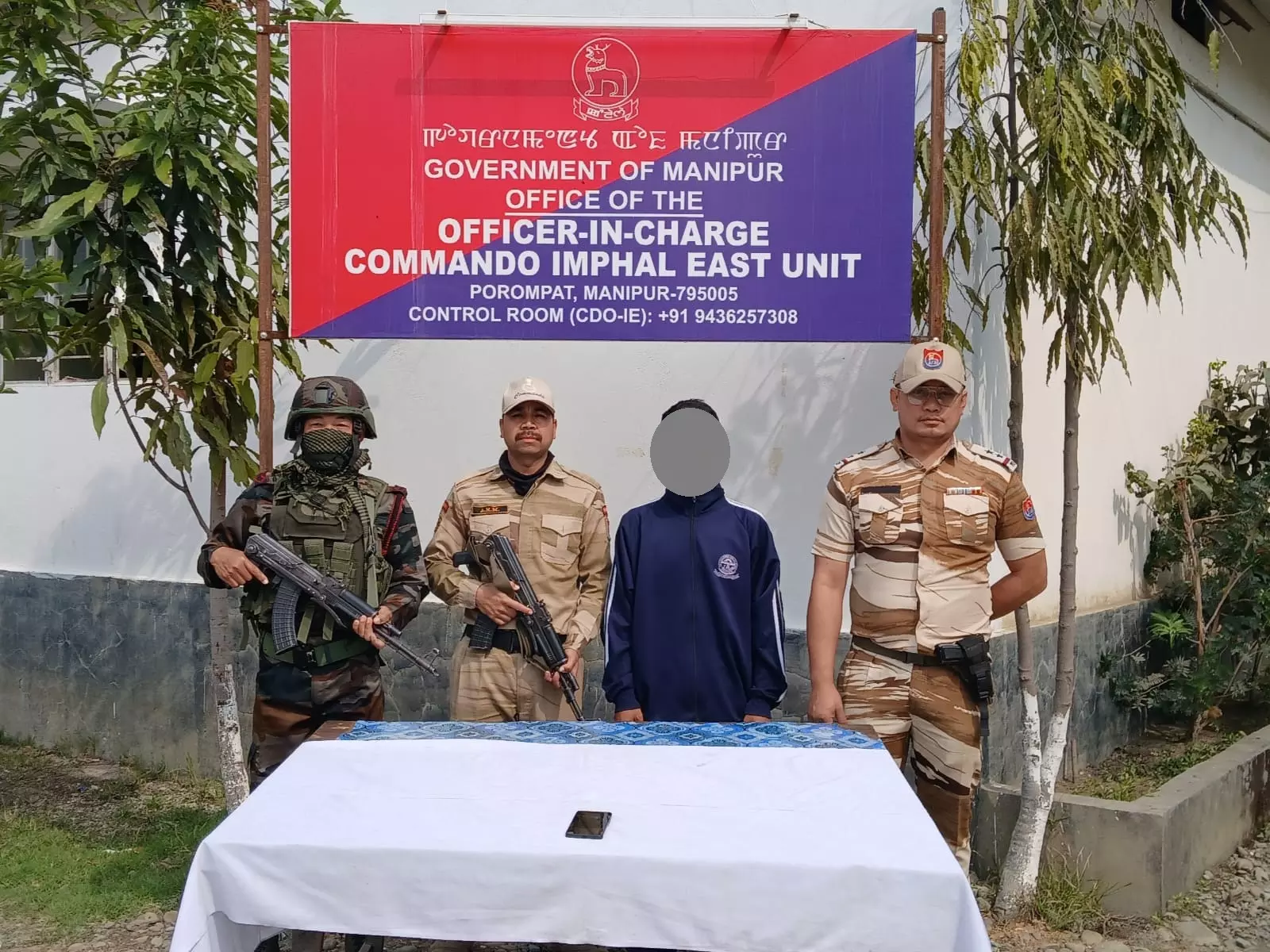 मणिपुर में UNLF(P) कैडर गिरफ्तार, 6 बंकर ध्वस्त मणिपुर में UNLF(P) कैडर गिरफ्तार, 6 बंकर ध्वस्त